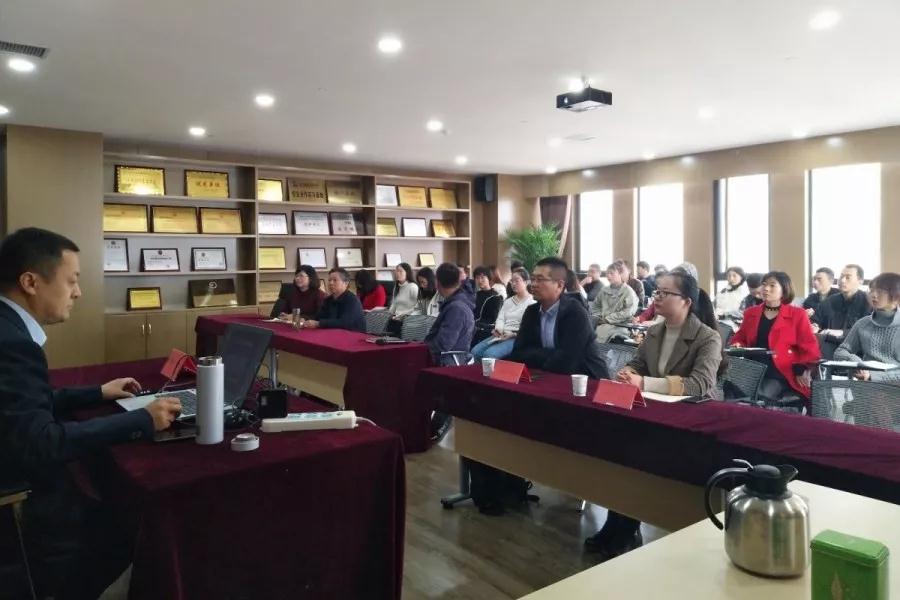 学无止境|开云集团官网项目管理有限公司举办法律知识专题培训